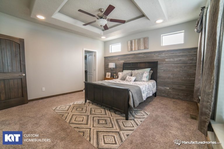 American Home Centers - Grand Manor 6009 - Bedroom