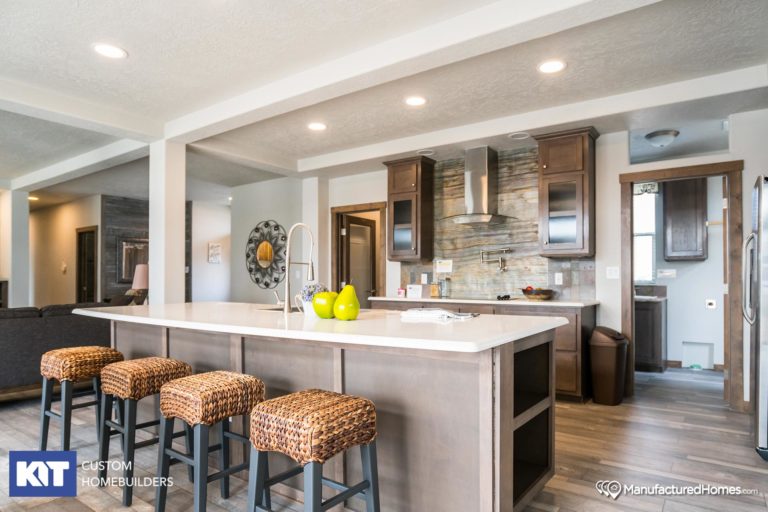 American Home Centers - Grand Manor 6009 - Kitchen